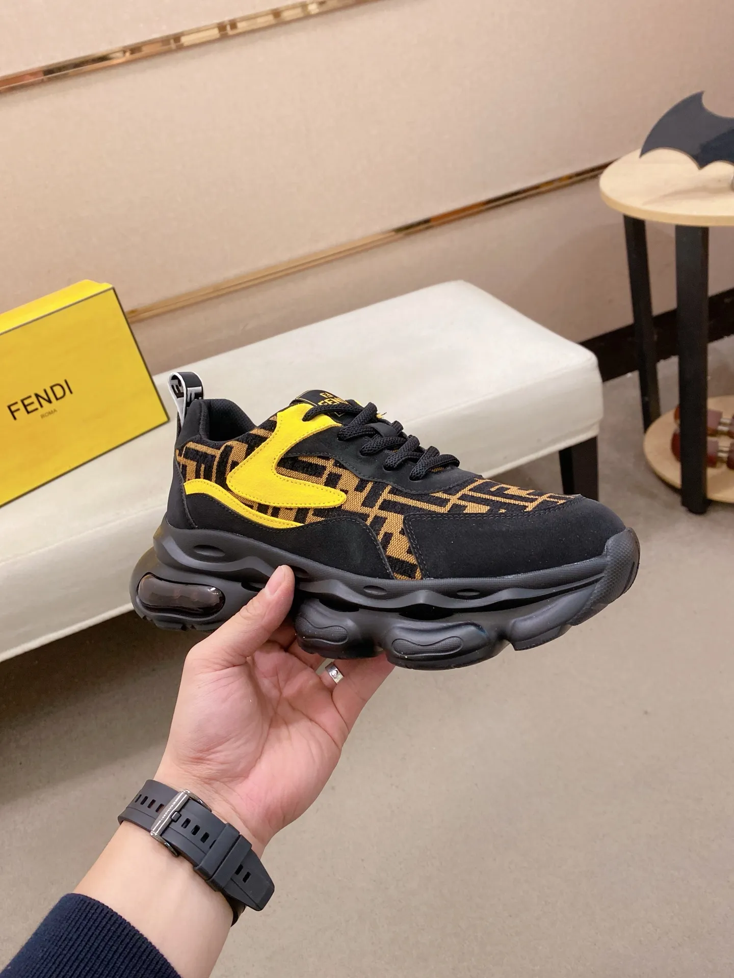 Factory price 442💰 (fendi) New style 👊🏻 upper 🇮🇹 imported cowhide fabric 🇩🇪 lining imported sheepskin lining. The original outsole is molded to highlight the identity of every man, and the upper foot is elegant and stable🚶🏻🚶🏻The high-end custom counters reproduce the original version📯No matter the wind or rain, the shoe last remains unchanged and can withstand the verification of time🔍️,🔵 Size: 38-44